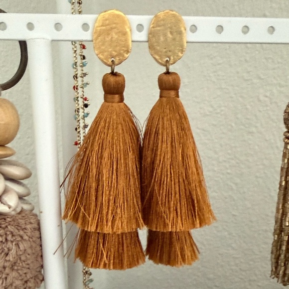 None Jewelry - Elegant Gold Tassel Earrings
